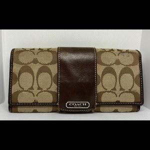 Negotiable!Classic Coach Wallet. Lavender Interior